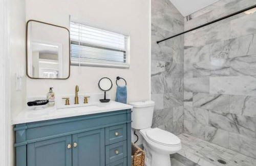 Tropical Estate w/ Guesthouse & Pool. Sleeps 8! - Foto 13