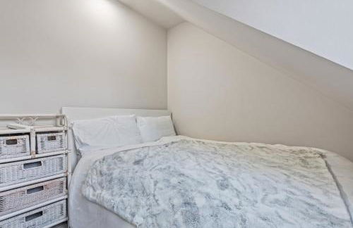 Large 4 Bedroom House Bricket Wood, Van & Car Parking, Sleeps 8 - Foto 15