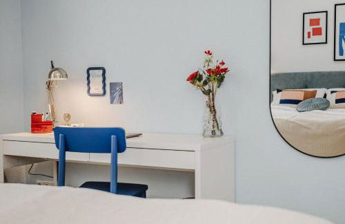 JOBOSTAYS - LINDEN Family Apartment Oldenburg - sehr geräumig 110m2 - Terrasse mit Gartenblick - voll ausgestattete Küche - 2 Bäder - Babybett - 10 Min zu Fuß zum Bahnhof - kostenloses WLAN - Parkplatz - kontaktfreier Check-In - Photo 14