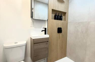 Studio Apartment parking, laundry, full kitchen! - Foto 7