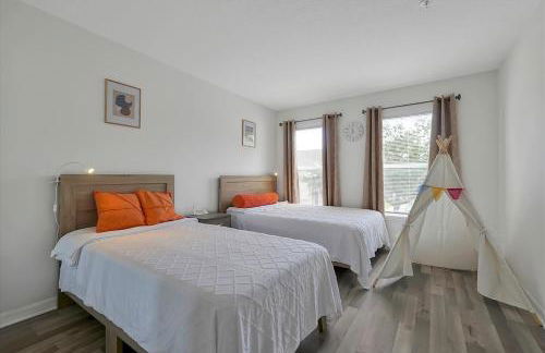 Remodeled Retreat: Tranquil Resort Oasis Near Theme Parks - Foto 35