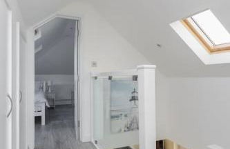 Modern Seaside House with Hot Tub - Foto 17