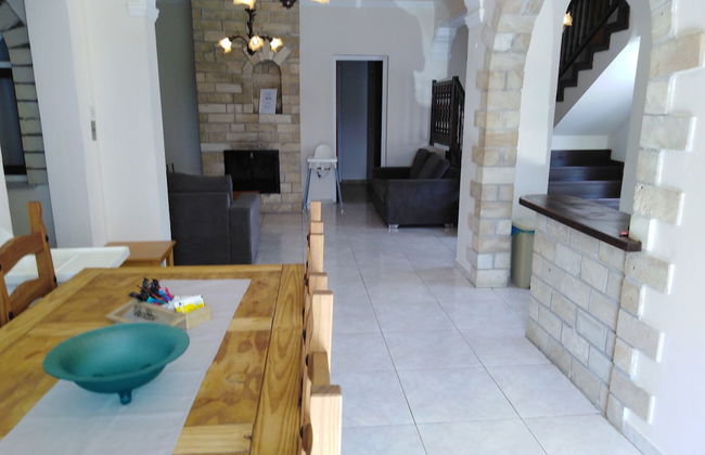 Lovely six Bedroom Villa in Coral Bay - Photo 13