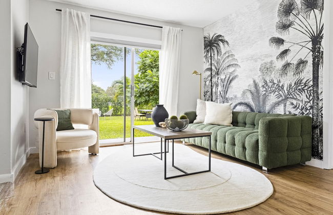 Hidden Garden A Serene Miami Escape - Photo 3