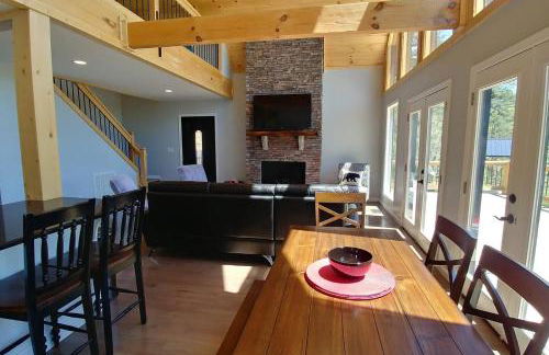 Peace of Heaven, Modern Chic Cabin, Majestic Mountain Views, Hot Tub, Fire Pit, Outdoor Games, Close to Town - Foto 44