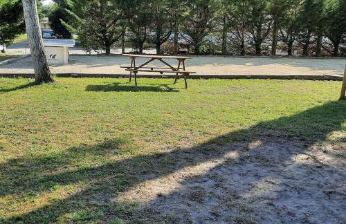 Chez Ced et Laeti, Appartement privé avec jardin et terrasse dans résidence l'estuaire muni d'une piscine couverte et aire de jeu, Linge de lit et de salle d'eau ainsi que télé, compris dans le tarif Profitez à fond de notre belle région - Foto 17