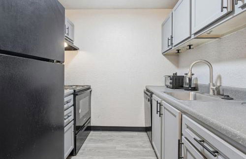 Cozy, modern apartment with bright interiors - Photo 14