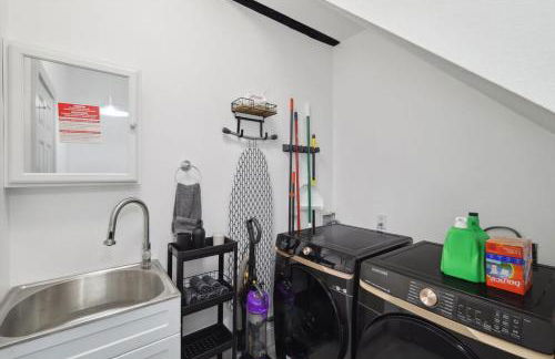 Tropical Oasis - Pool + Beach Volleyball + Firepit - Foto 42