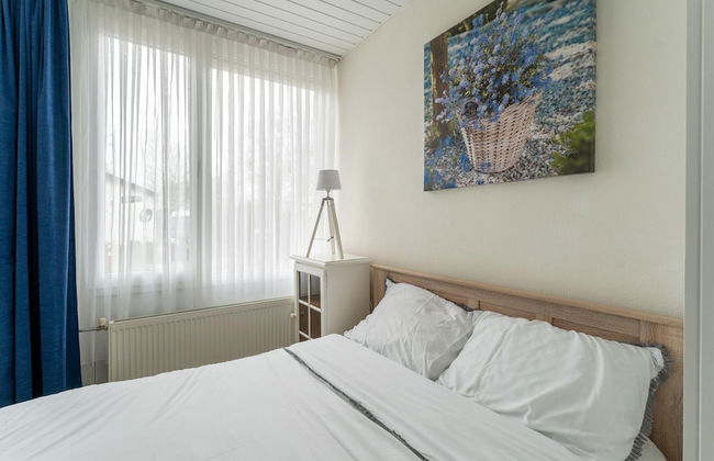 Holiday Home in Zeeland Near Lake - Foto 3