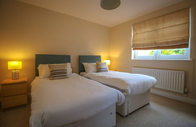 Turnberry Apartments - Photo 14