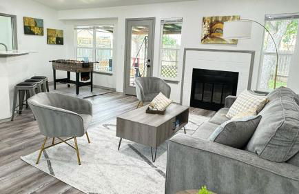 Relax Modern 3BR 2Bath - NW Austin, Sleeps 10 - Photo 2