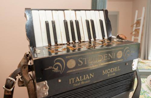 The Lodge - Elegant Comfort in a Peaceful Setting - Photo 23