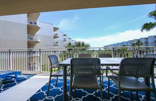 Gorgeous Overlooks The Courtyard in Classic Coastal Style Waterscape C400 - Foto 37