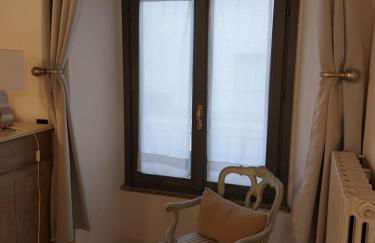 "Lo charme" a 5 minuti a piedi da Ospedale,Teatro Coccia ed Universita',a 30 minuti dai Laghi e 40 minuti da Milano - Foto 15