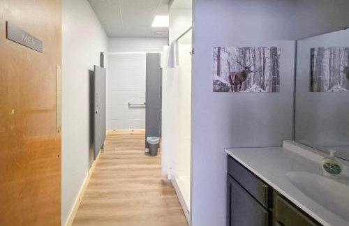 Bowling Alley! Expansive Group Getaway in Lewiston - Foto 22