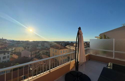 Dernier étage coeur Menton, vue mer parking privé - Photo 14