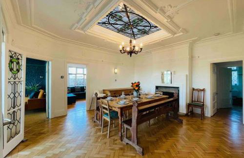 Gorwel is an Art Deco 1930s villa with sea views - Foto 23