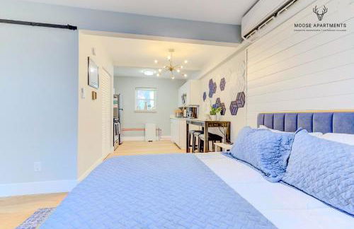 The Moose #8 - Modern Luxe Loft with King Bed & Free Parking & Wifi - Foto 34