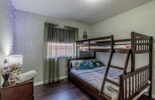 Spacious Family Home with Pool, Hot Tub, Fast Wifi - Foto 29