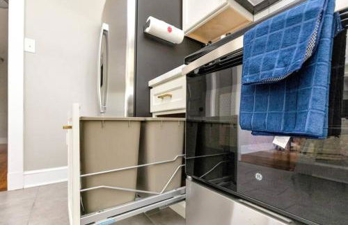 Stay, Play and Pass Go at the Monopoly Penthouse! - Foto 35