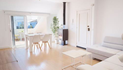 City Center Penthouse with Solarium 2 minutes from the Beach - Photo 3