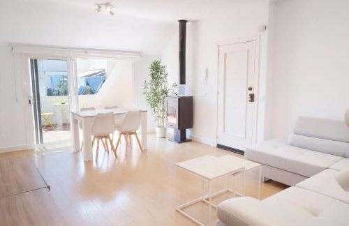 City Center Penthouse with Solarium 2 minutes from the Beach - Photo 3