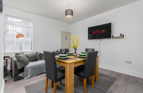 Entire Nuneaton House Next to the Station - Foto 1