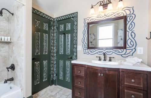 Renovated Historic 4BR House Near Magazine St & Uptown - Photo 50