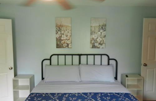 King Bed Creekfront Retreat in Jacksonville - Photo 55