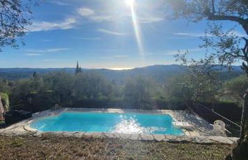 "La Colombe sous les Oliviers" Gîte jusqu'à 4 personnes - 75m2 - Sur Boooking - Rez de jardin Piscine Vue mer et lac - Foto 15