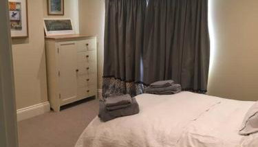 St Anthony’s, bright perkily decorated 3 bedroom house - Photo 2