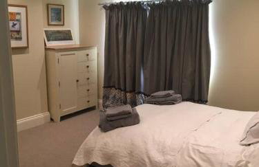 St Anthony’s, bright perkily decorated 3 bedroom house - Photo 2