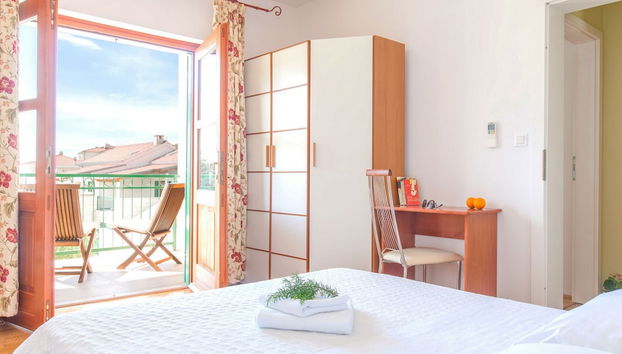 Charming Villa With Spacious Rooms and Private Swimming Pool in the Lavender Island of Hvar - Foto 5, Habitación