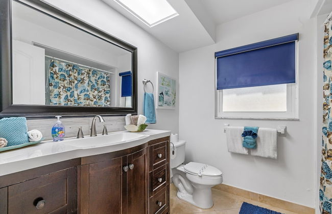 Luxury Waterfront Home With Pool 3 Bedroom Home by RedAwning - Foto 17