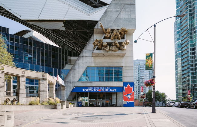 QuickStay Yorkville Condo - Yonge & Bloor - Photo 49