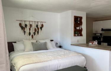 Cozy Studio with King Bed - Foto 1