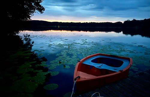 Dworek nad jeziorem z prywatną plażą - Photo 21