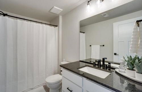 Family-Friendly Townhome about 2 Mi to Windsor Lake! - Foto 19