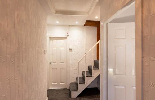 Spacious Home 10 mins to Airport & Braehead - Pass the Keys - Foto 44