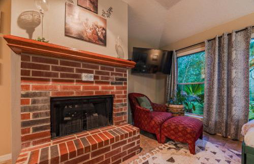 Riverside country retreat with easy access to all that Houston has to offer - Foto 79