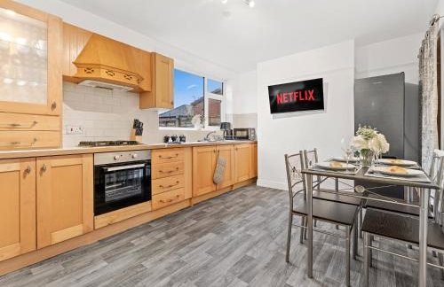 Luxury Group Stay - Manchester - Sleeps 7 - Foto 8