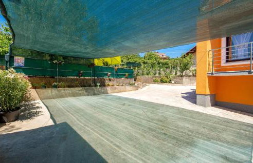 5 Bedroom Amazing Apartment In Viskovo - Photo 18