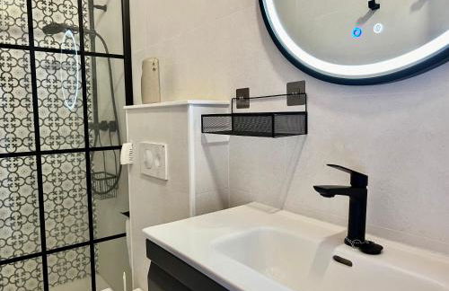 Dúplex Stylish Host con vistas al mar - Foto 25