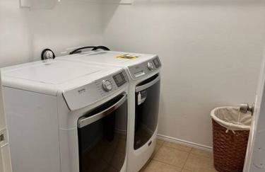 Lake Front Home, around 15 minutes drive to AT&T and Epic Water - Foto 18