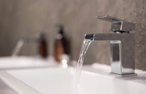 Extravagant 6 Bed Victorian Townhouse with Hot Tub - Photo 80