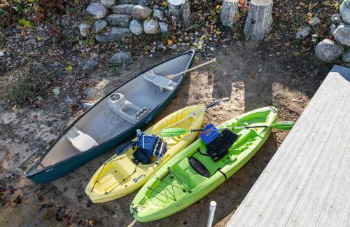 Lakefront Getaway with Kayaks, Fire Pit and Views - Foto 41