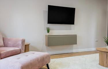 Middleton Mews- 3BR- Wollaton Park-Hospital & Uni - Photo 1