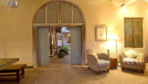 Coin salon dans le hall