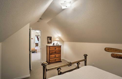 Cabin with Backyard Space - half Mi to Trinity Lake! - Foto 19