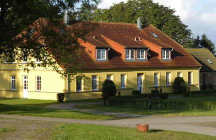 Gut-Rattelvitz-Parterre-A-hochwertig-Sauna-Kamin-eTankstelle-Spielscheune-15-000qm-Parkland - Foto 22